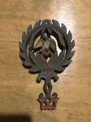JOHN WRIGHT VINTAGE CAST IRON TRIVET EAGLE BIRD KITCHENWARE OR DECOR