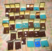 Lot 36 Vintage 60s New Demure Silver Chain Pendent Necklaces In Clamshell Boxes