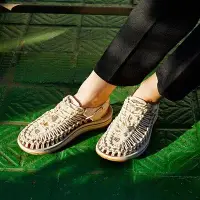 在飛比找Yahoo!奇摩拍賣優惠-KEEN UNEEK 運動涼鞋 女 米白 1026231