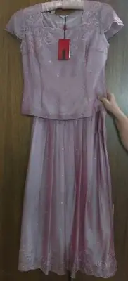 在飛比找Yahoo!奇摩拍賣優惠-林臣英 媽媽禮服 婆婆禮服 粉紫色 9號 (全新吊牌未拆) 