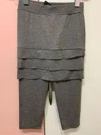 在飛比找Yahoo!奇摩拍賣優惠-全新灰色漸層裙五分褲(S)