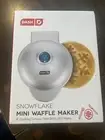 NEW Dash Snowflake Mini Waffle Maker Christmas Winter