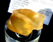 Libyan Desert Glass Meteorite Tektite impact specimen( 255 crt)Dimples Best Gem