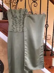 Dave and Johnny One Piece Sweetheart Beaded Lace Up Back Dress W/Shawl Size 4