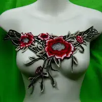 在飛比找Yahoo!奇摩拍賣優惠-大玫瑰花色胸部服飾配件洋裝DIY手工藝刺繡徽章/� 紅色  