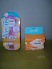 New Gillette Venus & Olay Razor Sugarberry Scent & 4 Coconut Cartridge Refills