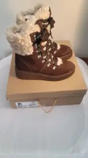 GENTLE SOULS BY KENNETH COLE Behann Alpine Boot in Chocolate 5.5M