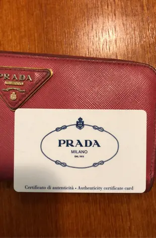 Prada 桃紅色長夾