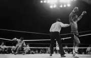 Aaron Pryor After Knocking Down Alexis Arguello 3 Old Boxing Photo