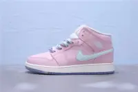 在飛比找Yahoo!奇摩拍賣優惠-Air Wmns Jordan 1 Ret Hi Prem 