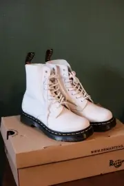 Dr. Doc Martens Boots 1460 Smooth Leather Lace Up White Size 5