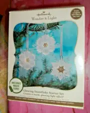 Yr 2011 Hallmark,GLOWING SNOWFLAKE STARTER SET,WONDER & LIGHT
