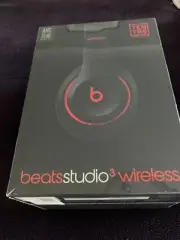 BNWT Beats Studio 3 Wireless Headphones Defiant Black/Red
