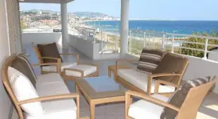 Stunning three bedroom apartment on seafront in Cannes with panoramic sea views 399