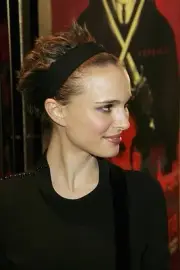Natalie Portman UK Premiere of V For Vendetta Empire Leicester Squ- Old Photo 3