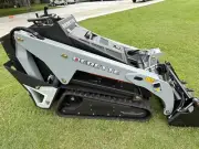 Brand New Derette V1000 Mini Skid Loader - Perkins Diesel Engine & Pilot Control