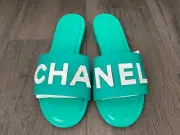 $1.3K NEW 2023 CHANEL CHA NEL LOGO GREEN LEATHER FLAT SHOES SLIDES MULES SIZE 38
