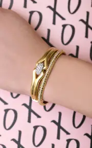 [Jenna Blake] Love Knot 18K Yellow Gold Diamond Bangle