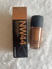 MAC Studio Fix Fluid SPF15 NW44 1.0 oz / New in box