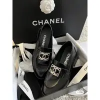 在飛比找蝦皮購物優惠-全新 Chanel 23B 銀色方釦厚底樂福鞋 37號