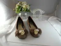在飛比找Yahoo!奇摩拍賣優惠-浪漫滿屋 IKI2女鞋A05350-31..........
