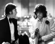 TWO ROCK MUSIC LEGENDS: JOHN LENNON & MICK JAGGER 8X10 PUBLICITY PHOTO (AZ142)