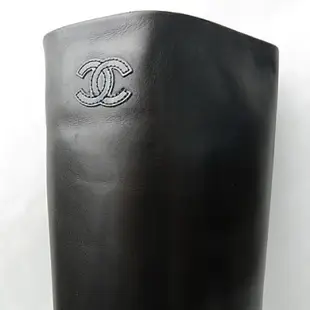 Chanel香奈兒經典黑色牛皮側邊logo粗跟長靴
