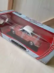 VW KARMANN GHIA 1966 1/18 DIE CAST