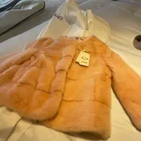 在飛比找Yahoo!奇摩拍賣優惠-粉紅色 貂皮短外套