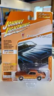 Johnny Lightning Classic Gold Collection '72 Pontiac Firebird Formula in Gold