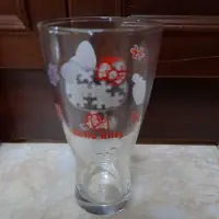 在飛比找蝦皮購物優惠-Hello kitty 40週年經典玻璃曲線杯拼圖紀念杯