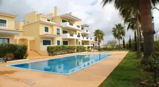 2 bedrooms appartement with shared pool enclosed garden and wifi at Albufeira 5 km away from the bea