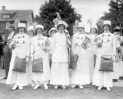 SUFFRAGE ACTIVISTS IN WHITE PARADE UNIFORMS 11x14 GLOSSY PHOTO PRINT