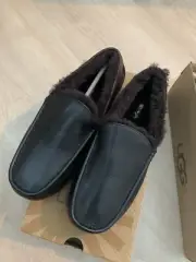 UGG Leather Slipper Slip-on Loafer Men's US size 8 new black