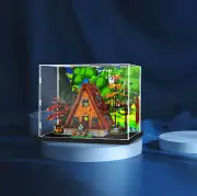 Display King - Acrylic display case for LEGO(R)A-Frame Cabin 21338 - With background