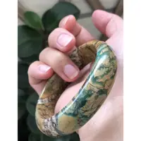 在飛比找蝦皮購物優惠-☘️泱泱小舖子☘️ 58.5口帶內弧的雅安綠雲母平安鐲