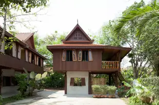 Peaceful Teak Wood Pavilion in City AreaPeaceful Teak Wood Pavilion House Log Cabin