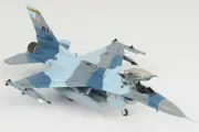 Hobby Master 1/72 F-16C Fighting Falcon Red 01 / Blue Flanker USAF 57th WG,