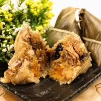 在飛比找momo購物網優惠-【陳媽媽】台南傳統鮮肉粽(10顆)