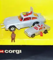 Corgi Toys 1:36 + 1:64 JAMES BOND 007 ASTON MARTIN DB.5 + 2 Villain NMIB`81 RARE