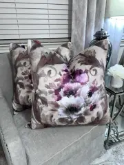 2-NWT CRESCENT STARLIGHT TÜRKISCH FLORAL VELVET PILLOWS