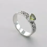 Triangle Green PERIDOT Ring - Multiple Sizes - 925 STERLING SILVER #32e