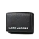 MARC JACOBS 專櫃款 白色LOGO荔枝紋雙釦三折短夾-黑色