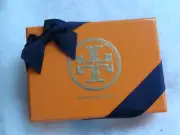 NWT Tory Burch Fitbit Flex Silicone Bracelet Fuschia Band w Gold Fitbit Holder
