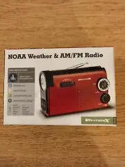 Hand crank radio / Flashlight