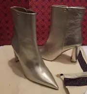 Tory Burch Penelope 90 mm Pointy Toe Booties Gold Ankle Boots Logo 10 NIB