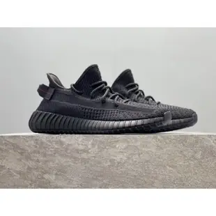 YEEZY BOOST 350 V2 BLACK 黑天使