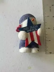 SARAH'S ATTIC SNOWONDERS GOD BLESS AMERICA FIGURINE 2001
