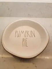 NEW Rae Dunn 10 Inch “PUMPKIN PIE” Pie Plate