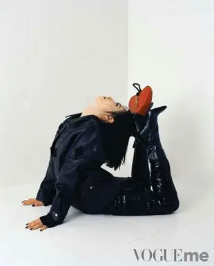 (現貨)宋茜封面+官方海報【Vogue me 服飾與美容雜誌2018年9月號】內頁：黃子韜